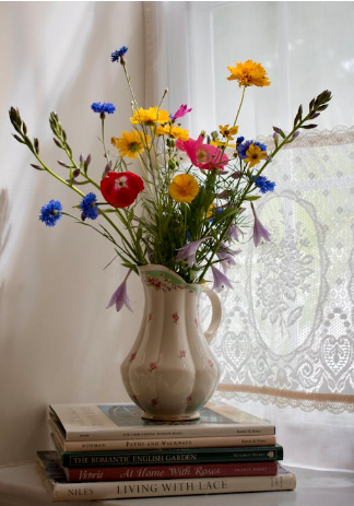 Floral Magic: Stylish Home Décor Ideas with Flowers