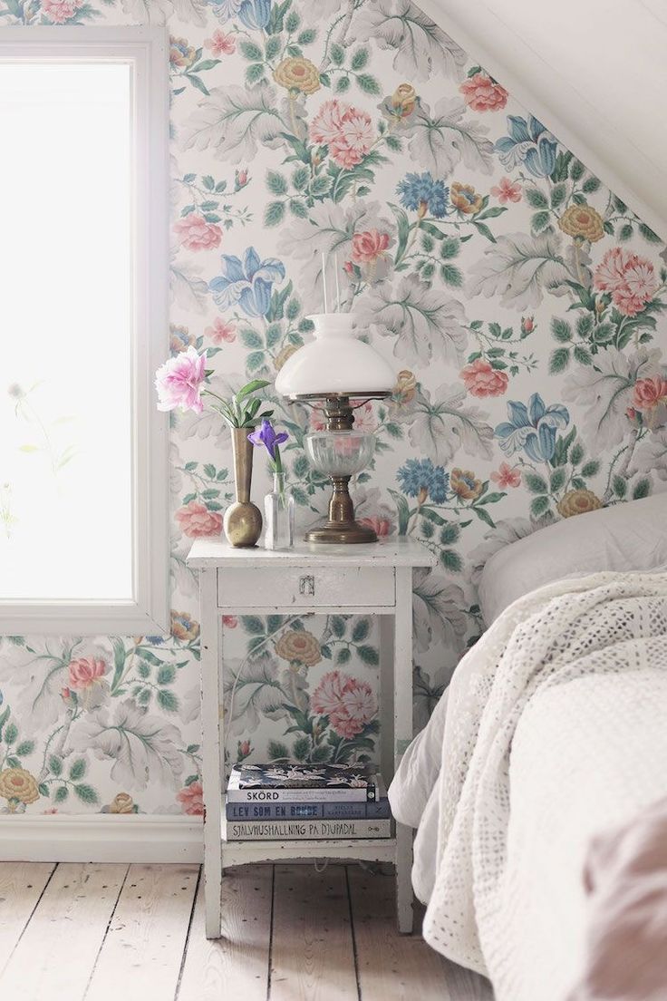 Can Wallpaper Stick to Damp Walls or Tiles